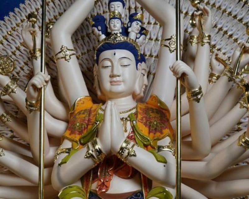 Hinh anh tuong Quan Am Bo Tat the hien long tu bi cuu kho cuu nan